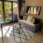 Turquoise Quartier Grattague Vue Montblanc